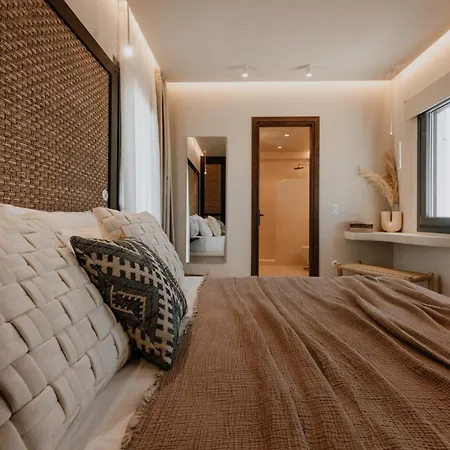 Charming Naxos And | 4 Bedrooms | Drake | Spectacular Sea Views | Private Pool And Hot Tub | Naxos Plaka (Naxos)